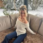 Jenna Davis Instagram - Winter wonderland 🐻‍❄️ I am obsessed with @hotel_gerl 🩷 Hotel Gerl