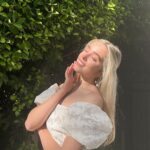 Jenna Davis Instagram - Happy Thanksgiving Y’all👼🤍 feeling incredibly joyful & grateful for this beautiful but wild thing we call life!! Ready to eat & hop in my sweats ;)