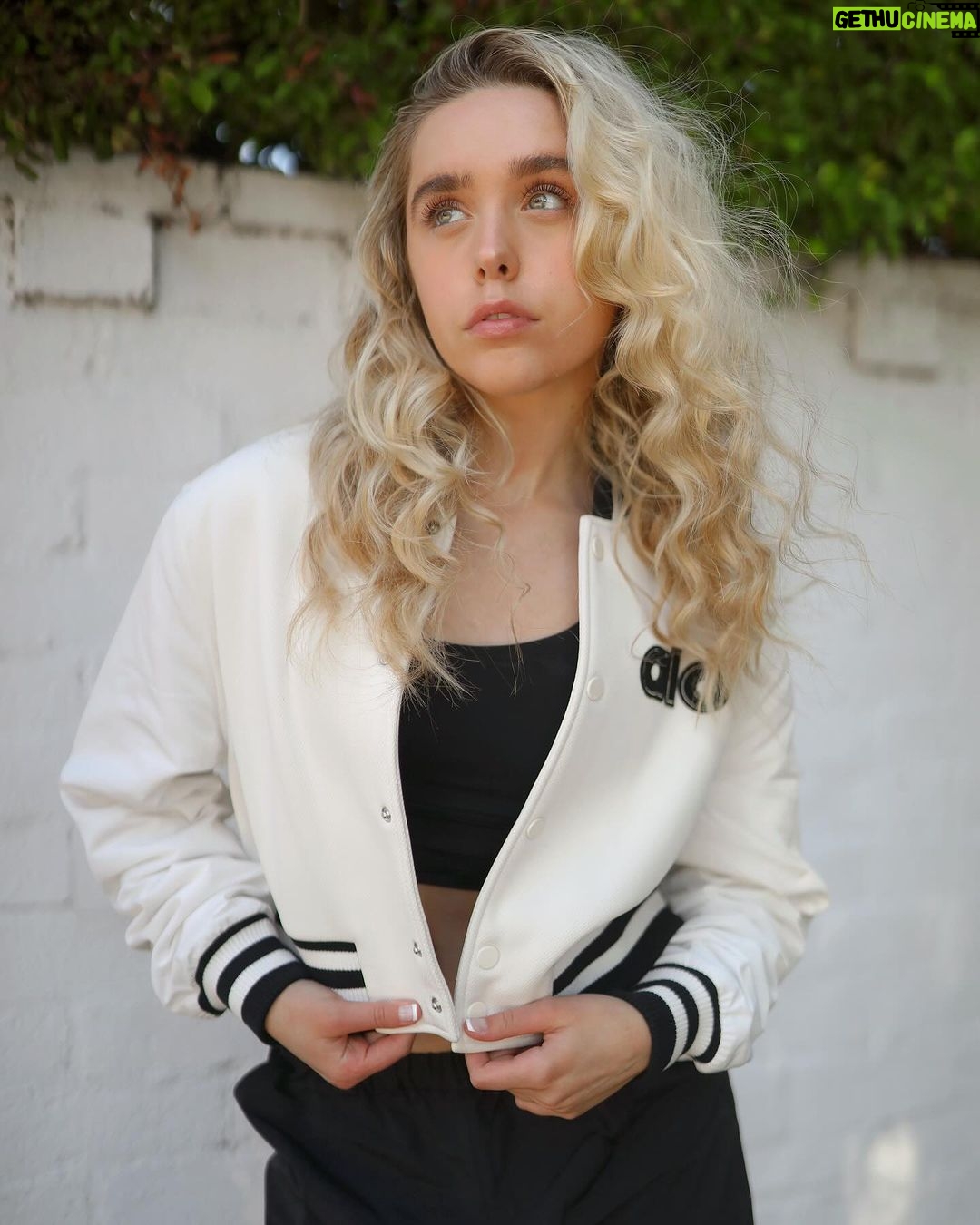 Jenna Davis Instagram - side part? who is she?