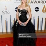 Jenna Davis Instagram – My first @cma’s ♥️ 

💋: @baylieholnbach 
🎀: @hair.by.sarahelizabeth 
✨: @styledbylmc 
👗: @marchesafashion 
👠: @camillagabrieli 
👛: @jeffreylevinson 
💍: @baublebar @heymaeve @maisonmiru Bridgestone Arena, Nashville, Tn
