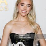 Jenna Davis Instagram - My first @cma’s ♥️ 💋: @baylieholnbach 🎀: @hair.by.sarahelizabeth ✨: @styledbylmc 👗: @marchesafashion 👠: @camillagabrieli 👛: @jeffreylevinson 💍: @baublebar @heymaeve @maisonmiru Bridgestone Arena, Nashville, Tn