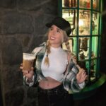 Jenna Davis Instagram - I solemnly swear that I didn’t scream😏 thank you @horrornights for having me!! #universalhhn Hogwarts School of Witchcraft and Wizardy
