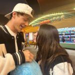 Jenna Davis Instagram - this is ur sign to thirdwheel ur best friend & her boyfriend💕 Six Flags