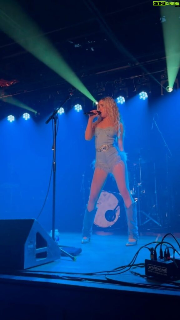 Jenna Davis Instagram - Had a blast covering @shaniatwain’s “whose bed have your boots been under” 👢🩵 thank you @yepnashville & @thebasementeast for a fun night of 90’s country!! 🤠 The Basement East