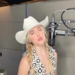 Jenna Davis Instagram - Heart Like A Truck 🤠 - @laineywilsonmusic producer: @geminimuziq stylist: @styledbylmc outfit: @showmeyourmumu hat: @boot_barn_official West Coast Customs