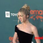 Jenna Davis Instagram - @green4ema’s last night 🌎 reunited with my @stayathomemovie cast & our director @asherlevin 🤍#emaawards #stayathome ✨: @styledbylmc 💇‍♀️: @hairbybradleyleake 👗: @marchesafashion 👠: @ninashoes 👛: @jeffreylevinson 💍: @aminajohanofficial @heymaeve @drae.collection Sunset Las Palmas Studios