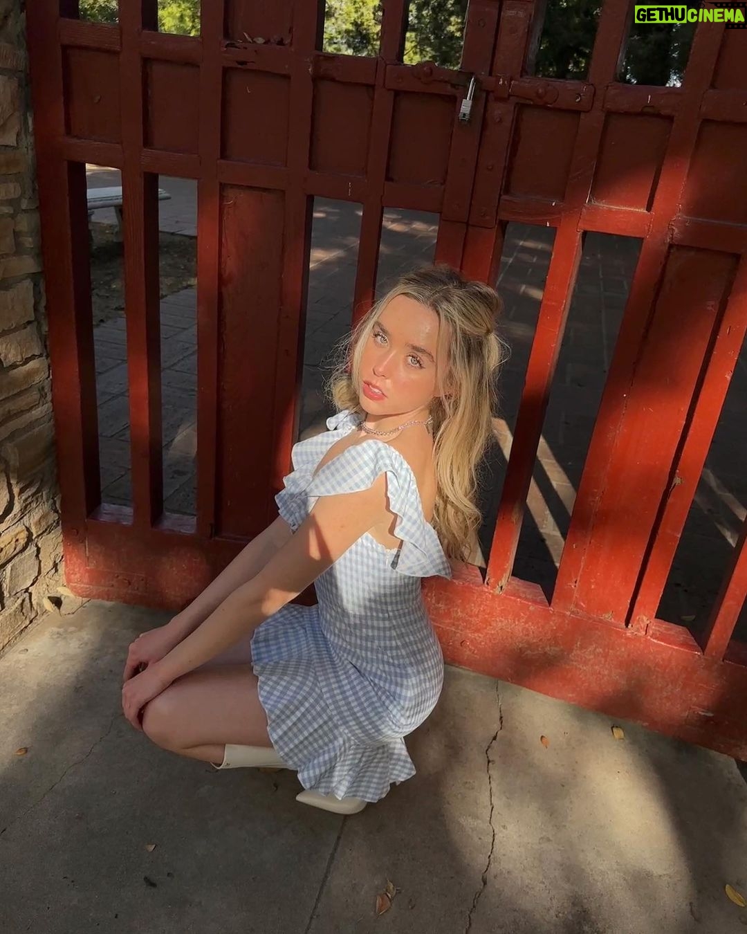 Jenna Davis Instagram - hi there ♡ dress: @revolve Los Angeles, California