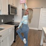 Jenna Davis Instagram - welcome to my babe cave 🏡💞🔑 @revolve @allthewaysthelabel MY BABE CAVE
