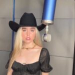 Jenna Davis Instagram - Before He Cheats 🛠️- @carrieunderwood producer: @geminimuziq stylist: @styledbylmc top: @moretocome_ pants: @edikted necklace: @montserrat_ny hat: @boot_barn_official