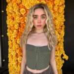 Jenna Davis Instagram – These roses aren’t red 💛 p.s. shop @pacsun for the fit! #pacsummer #pacpartner 

COMMENT PACSUN letter by letter for a dm/rare🤫