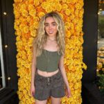 Jenna Davis Instagram – These roses aren’t red 💛 p.s. shop @pacsun for the fit! #pacsummer #pacpartner 

COMMENT PACSUN letter by letter for a dm/rare🤫