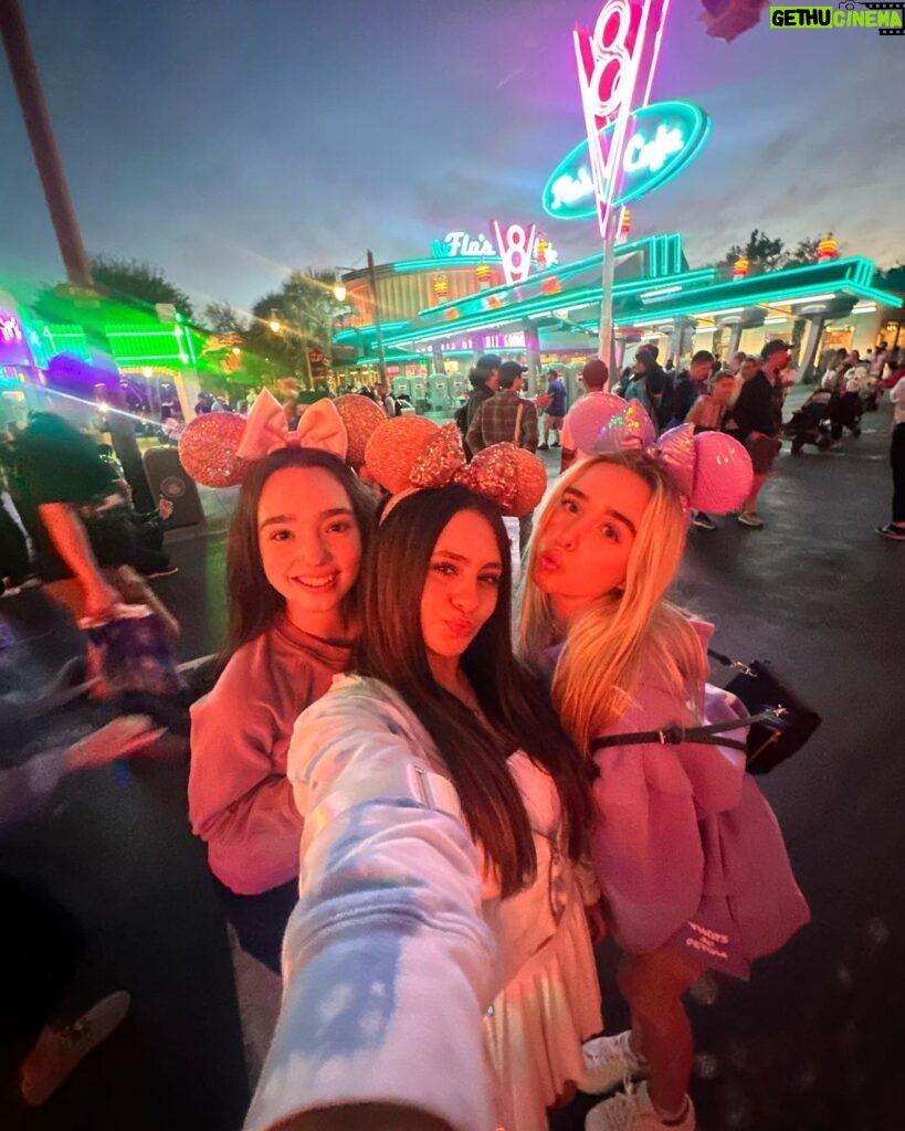 Jenna Davis Instagram - A series of events @ disney 🏰🧚‍♀️🩷 1) I got matching purple ears 💜 2) cream cheese pretzels >> 3) my beautiful besties 🥵 4) sweat sets over everything 5) we had to but the lighting was << 6) best shadow pic I ever took 7) j squared 😎 8) lily caught me taking a snap 💀 9) .5 photos are superior 10) little mermaid broke down 😢 Disneyland