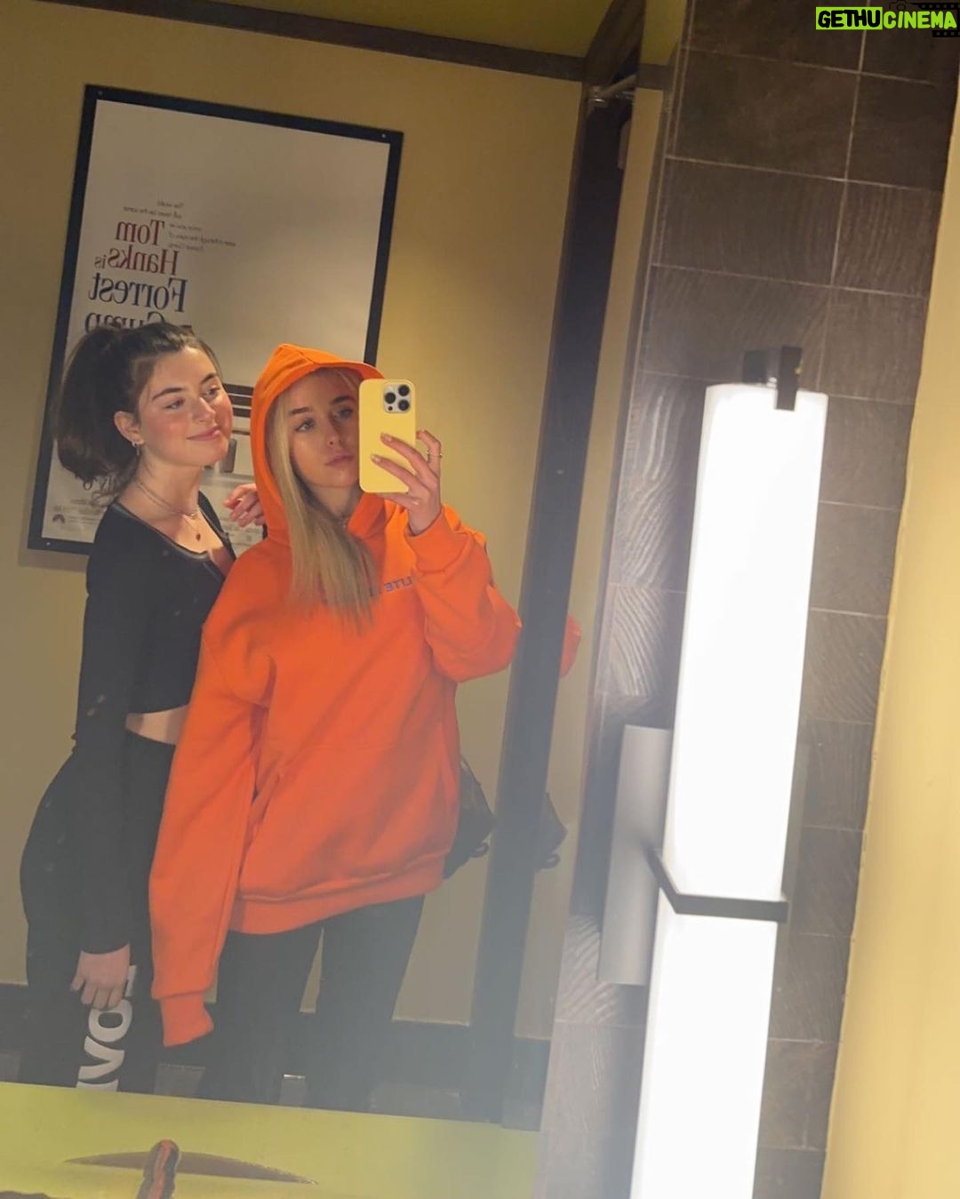 Jenna Davis Instagram - swipe to the end for a throwback 🤪 The Garland