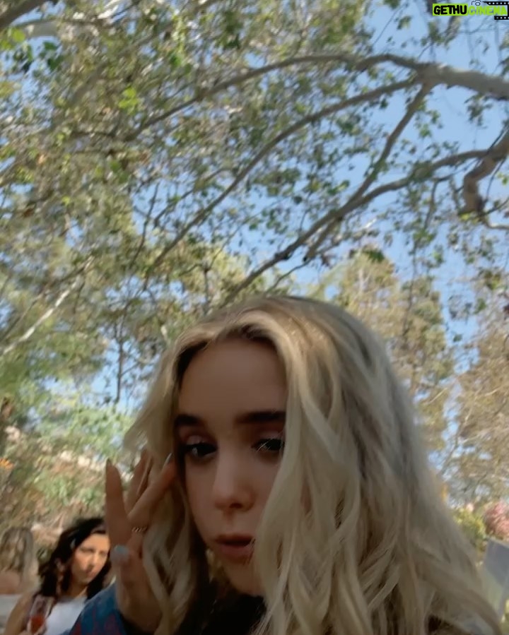 Jenna Davis Instagram - swipe to the end for a throwback 🤪 The Garland