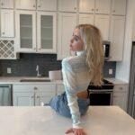 Jenna Davis Instagram - welcome to my babe cave 🏡💞🔑 @revolve @allthewaysthelabel MY BABE CAVE