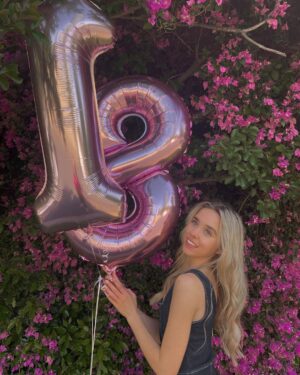 Jenna Davis Instagram - 18 (ahhh I’m an adult💓)