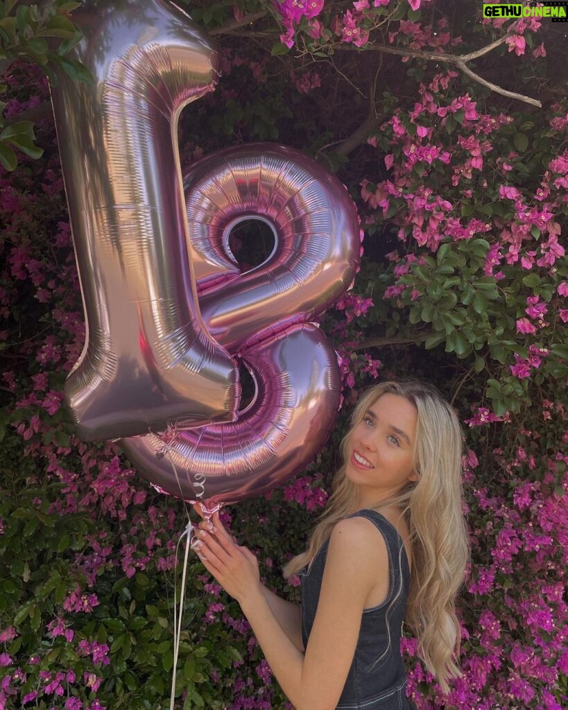 Jenna Davis Instagram - 18 (ahhh I’m an adult💓)