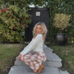 Jenna Davis Instagram - took these in front of my neighbors steps 🤝💓😎 Los Angeles, California