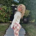 Jenna Davis Instagram - took these in front of my neighbors steps 🤝💓😎 Los Angeles, California