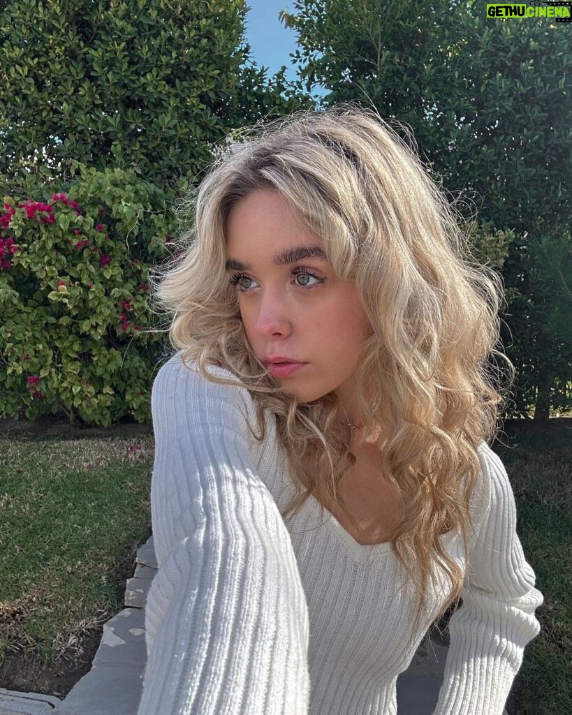 Jenna Davis Instagram - took these in front of my neighbors steps 🤝💓😎 Los Angeles, California