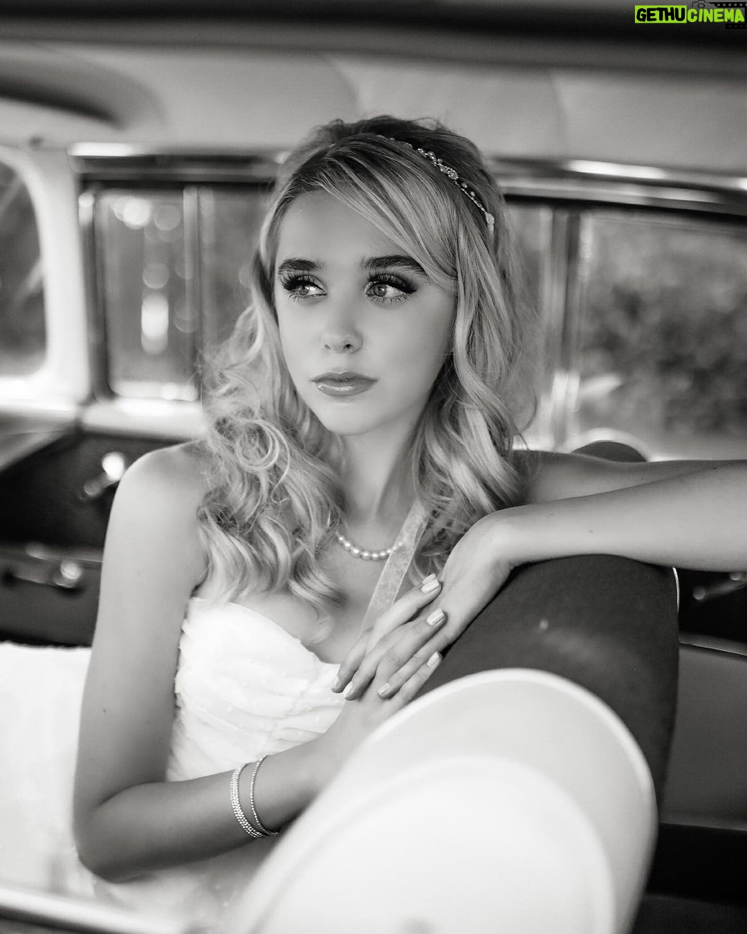 Jenna Davis Instagram - “1963” officially out NOW🤍 go add it to ur in my feels playlists 🥹 link in bio!! Nashville, Tennessee