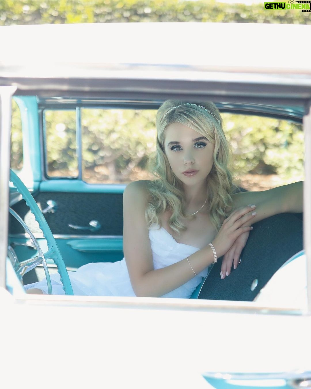 Jenna Davis Instagram - “1963” officially out NOW🤍 go add it to ur in my feels playlists 🥹 link in bio!! Nashville, Tennessee
