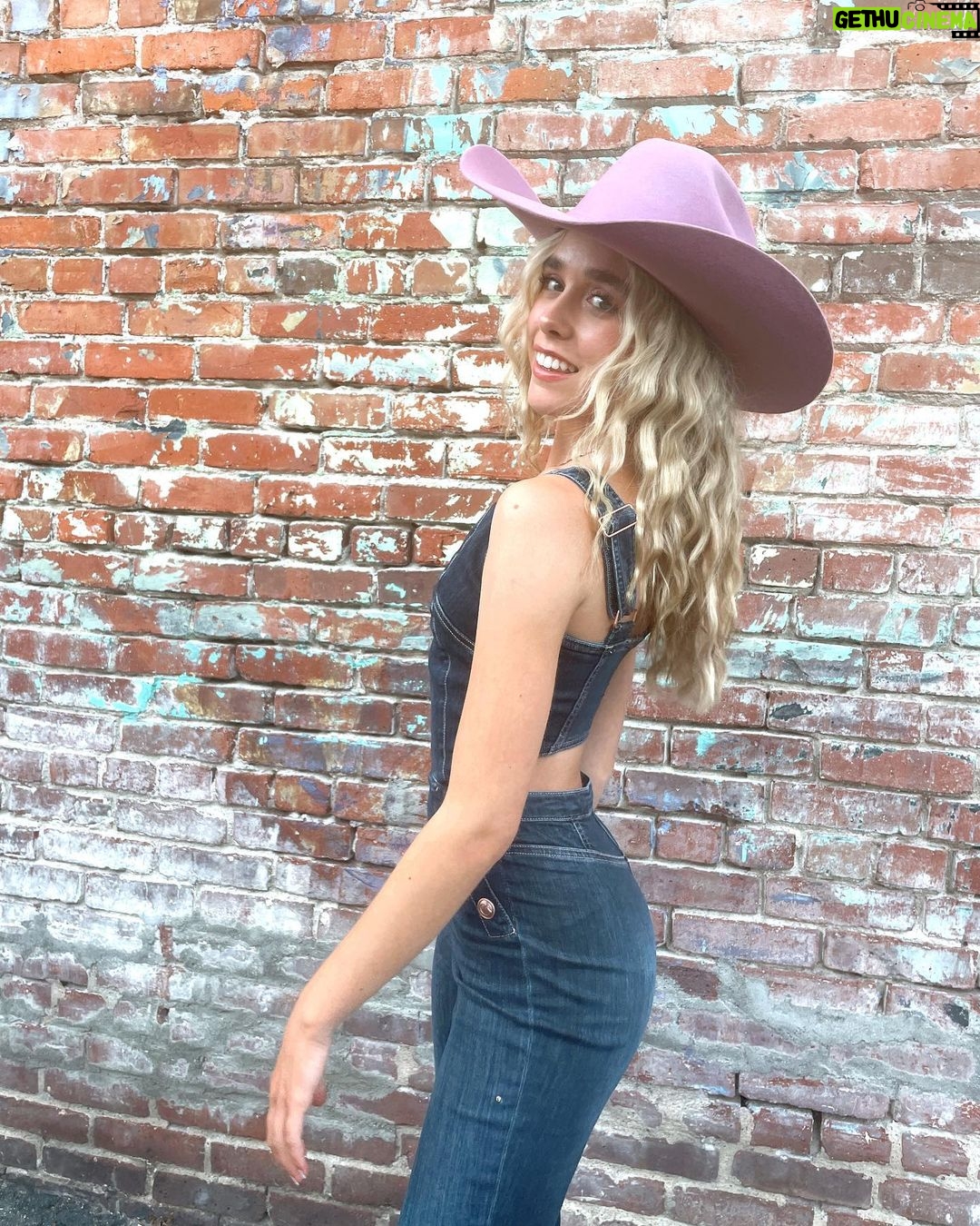 Jenna Davis Instagram - howdy Downtown Los Angeles