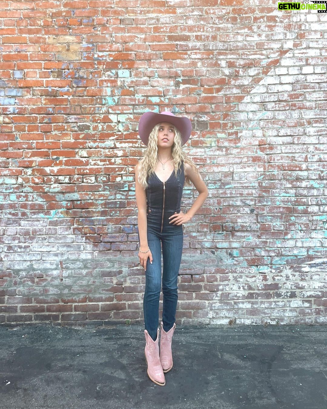 Jenna Davis Instagram - howdy Downtown Los Angeles