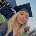 Jenna Davis Instagram - 2022, kiss my class goodbye 🎓 Oak Park High School