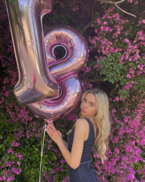 Jenna Davis Instagram - 18 (ahhh I’m an adult💓)