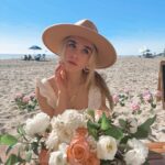 Jenna Davis Instagram - beach picnic anyone? 🤍 pick ur fav 1-6 🧺 Laguna Beach, California