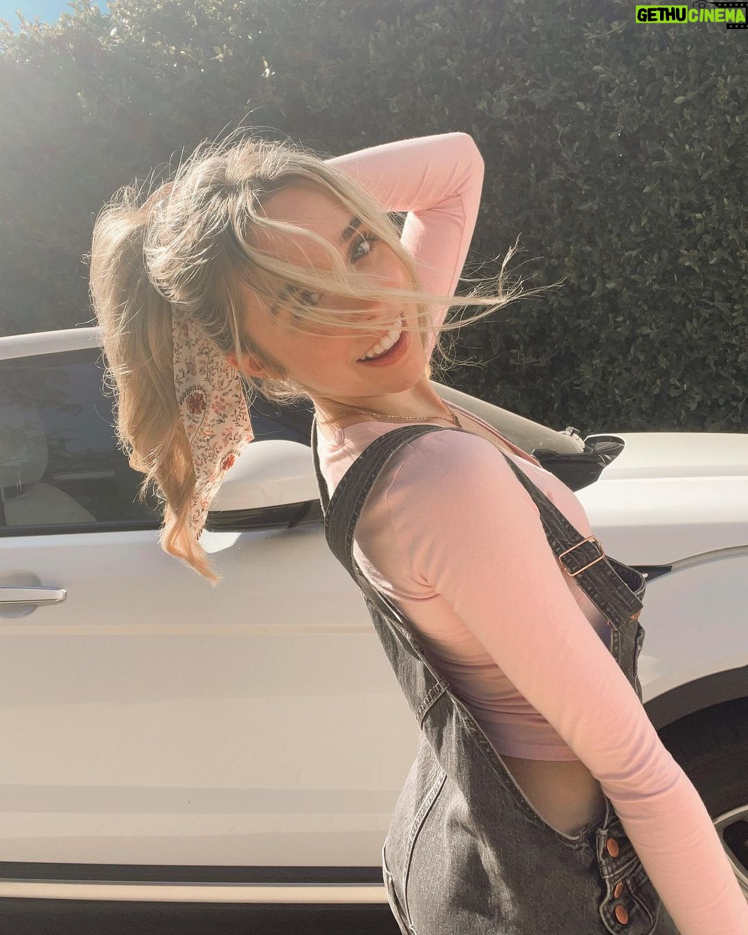 Jenna Davis Instagram - Rover & daisyyyš¼ My car on my drive way <3