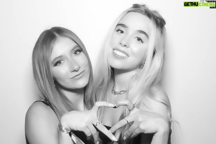 Jenna Davis Instagram - life’s too short & so are we 👯♀️