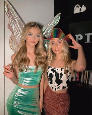 Jenna Davis Instagram - ✨space cowgirl✨
COMMENT your Halloween Costume ↓