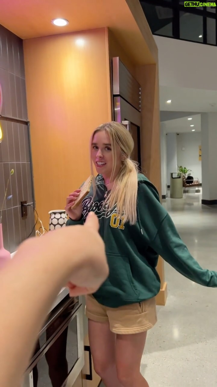 Jenna Davis Instagram - Finish the lyric🎶 Huntington Beach, California