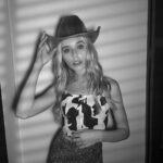Jenna Davis Instagram - ✨space cowgirl✨ COMMENT your Halloween Costume ↓