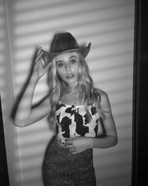 Jenna Davis Instagram - ✨space cowgirl✨
COMMENT your Halloween Costume ↓