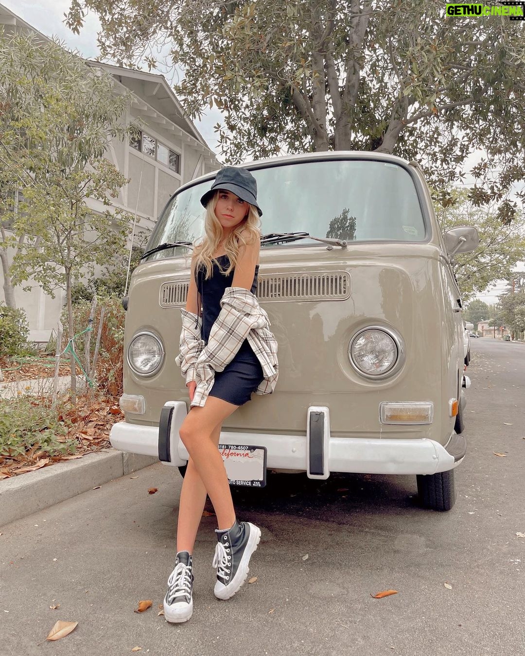 Jenna Davis Instagram - It’s flannel season y’all 🤍