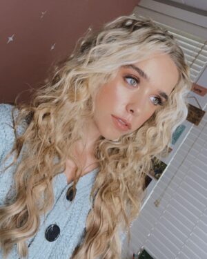 Jenna Davis Instagram - Ahhhh Maybe Maybe is OUT NOW!! p.s. the music video is out right NOW on my YouTube Channel🎉♥️
COMMENT MAYBE Letter By Letter for a DM/Rare🎶