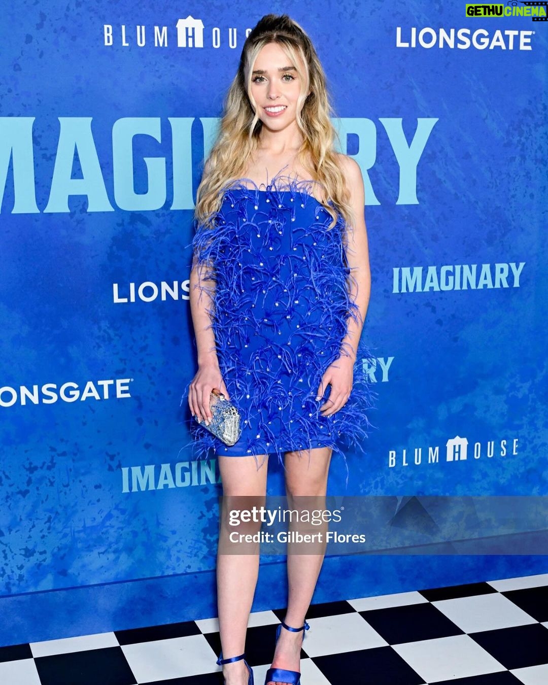 Jenna Davis Instagram - All the feathers ๐ I had such a blast with my @meetm3gan & @blumhouse family celebrating their new film @imaginaryfilm โจ ๐โโ๏ธ: @hairbybradleyleake โจ: @styledbylmc ๐: @shopakira ๐: @ahikozaofficial ๐ : @charleskeithofficial