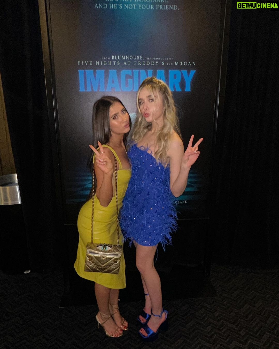 Jenna Davis Instagram - All the feathers ๐ I had such a blast with my @meetm3gan & @blumhouse family celebrating their new film @imaginaryfilm โจ ๐โโ๏ธ: @hairbybradleyleake โจ: @styledbylmc ๐: @shopakira ๐: @ahikozaofficial ๐ : @charleskeithofficial