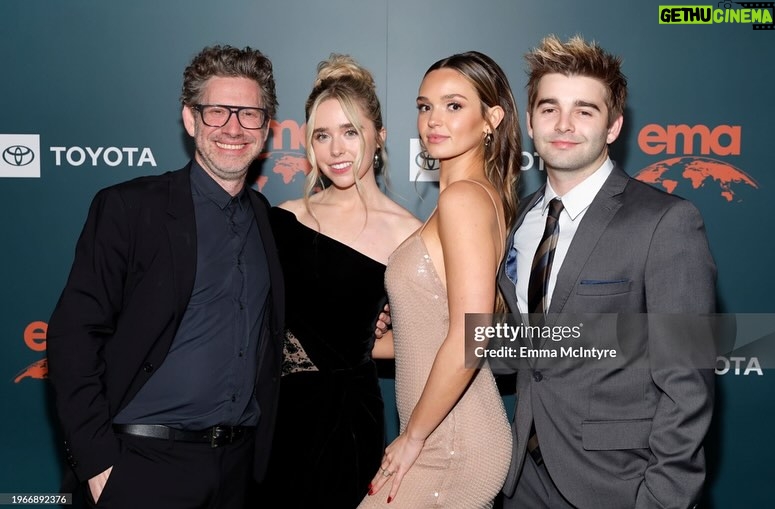 Jenna Davis Instagram - @green4ema’s last night 🌎 reunited with my @stayathomemovie cast & our director @asherlevin 🤍#emaawards #stayathome ✨: @styledbylmc 💇‍♀️: @hairbybradleyleake 👗: @marchesafashion 👠: @ninashoes 👛: @jeffreylevinson 💍: @aminajohanofficial @heymaeve @drae.collection Sunset Las Palmas Studios