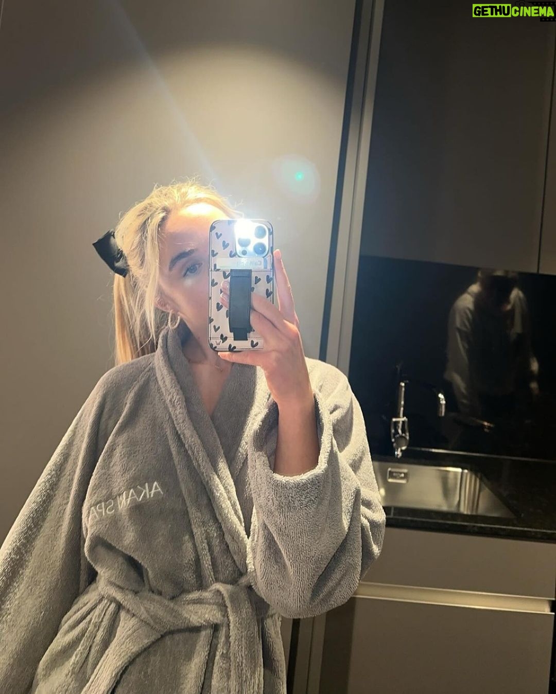 Jenna Davis Instagram - Zürich dump 🖤 Zürich, Switzerland