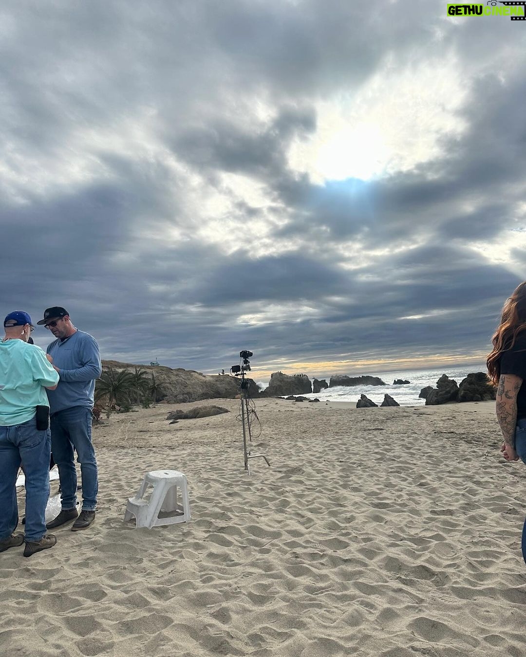 Jenna Dewan Instagram - Itβs a honeymoon tonight on @therookieabc! What could possibly go wrong..?! π―π