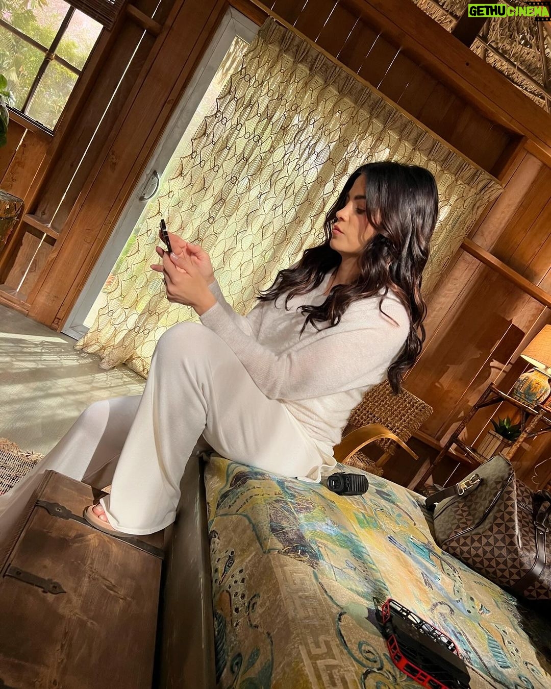 Jenna Dewan Instagram - Itβs a honeymoon tonight on @therookieabc! What could possibly go wrong..?! π―π