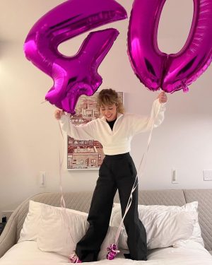 Jennette McCurdy Instagram - no i’m not turning 40 lol. but 40 weeks on the new york times bestseller list for IGMMD ?! i can’t believe it. i can’t believe millions of you (millions ?! 🫨🤯) have taken the time to read this book and have connected with it so deeply. the past nine months have been a wild ride for me, and beyond anything i could have ever imagined. i appreciate every second of it. thank you all for making it happen.