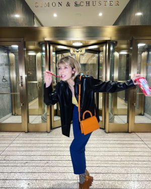 Jennette McCurdy Instagram - can’t believe i get to work with @simonandschuster - thank you @simonbooks for your amazing team and support, especially my instagram-less editor sean manning !! 

link in my bio to pre-order my memoir . i hope you get something out of reading it . i certainly got a lot out of writing it . 🤍🐘