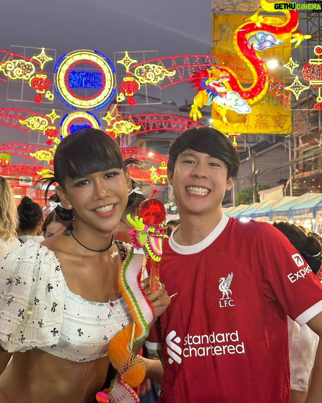 Jennie Panhan Instagram - ไม่ได้เป็นอาหมวย แต่ตัวเล็ก น่ารัก กำลังดี 😳🧧🎊🪭 #MEPOOM#ไปดูกันๆ