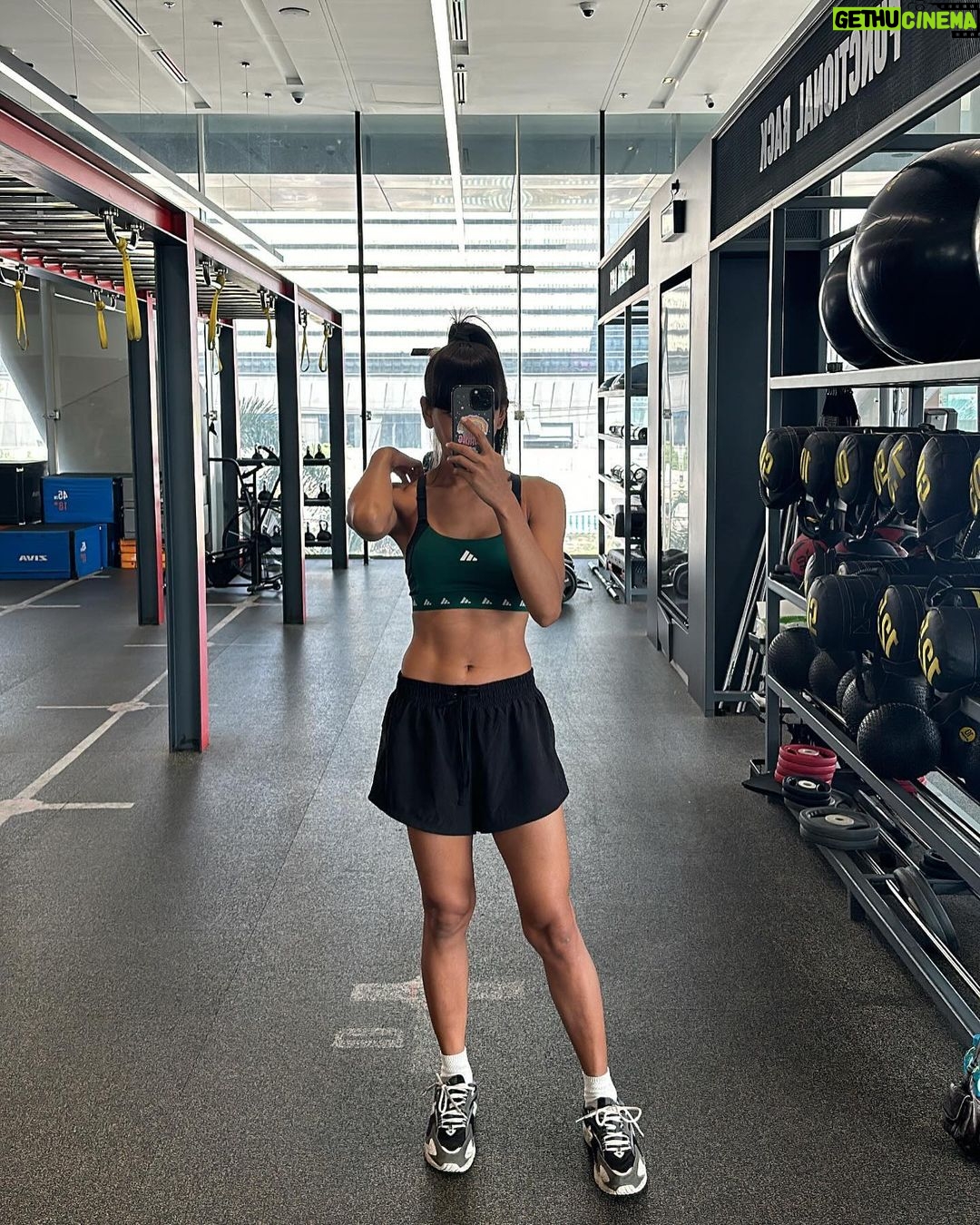 Jennie Panhan Instagram - เรื่องออกกำลังกายยังจริงจังขนาดนี้ ถ้าเป็นเรื่องของเธอจะจริงจังขนาดไหน 😳😂