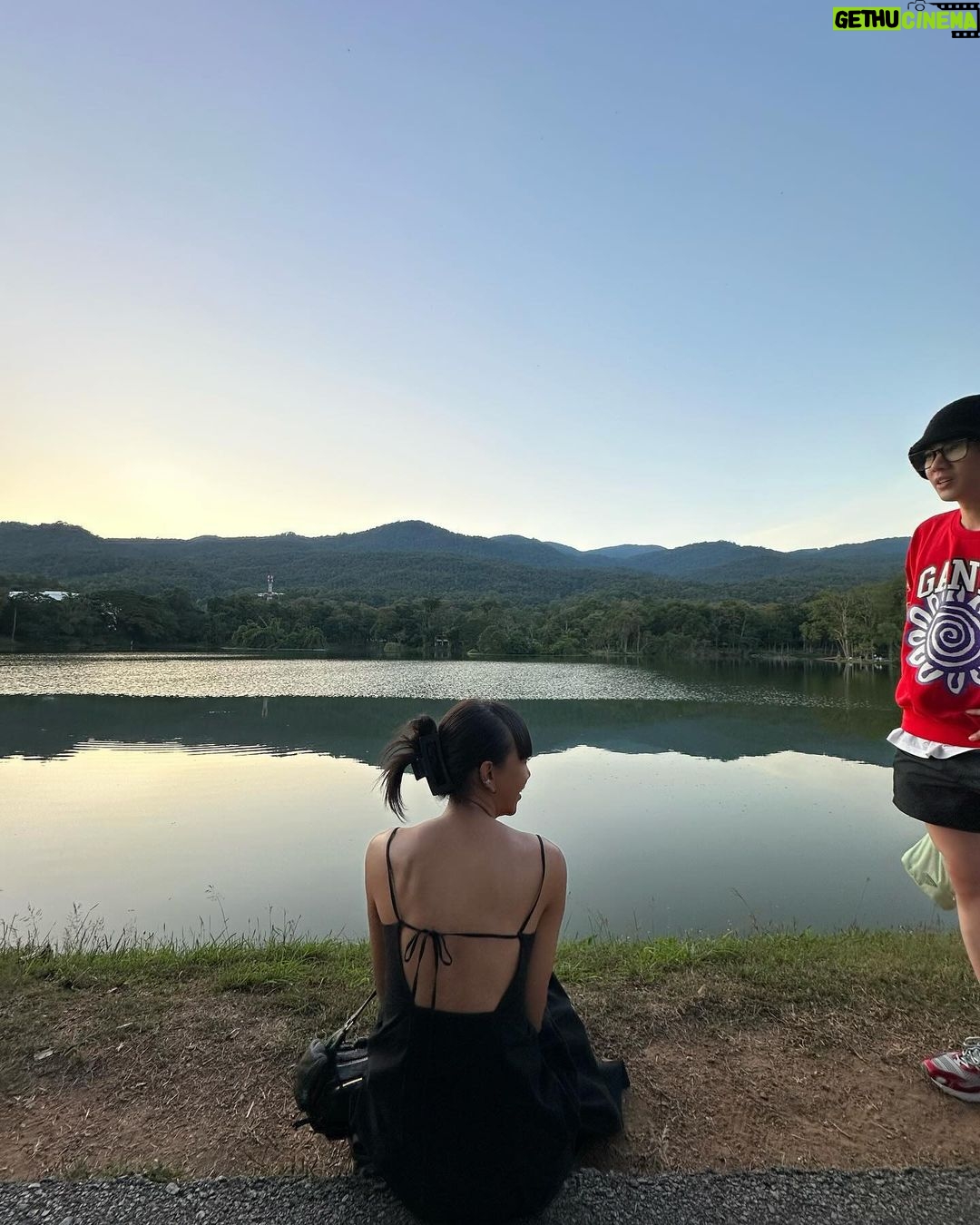 Jennie Panhan Instagram - อ่างแก้วอ่างใจ วันเกิดใครยกมือขึ้น 🙌🏾 @luckysevenb 🎂 เป็นบ้าให้น้อยลง เป็นสุขให้มากขึ้น ชีวิตอย่าไปคิดอะไรเยอะ บอกมึง? หึ! บอกตัวเอง 😂 รักกกกกก